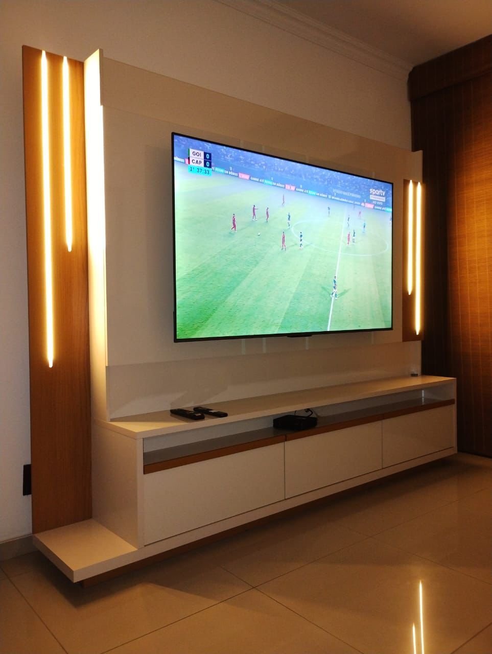 Home Theater até 75″ Montane Off White/Cinamono – HB MÓVEIS - Imagem 3