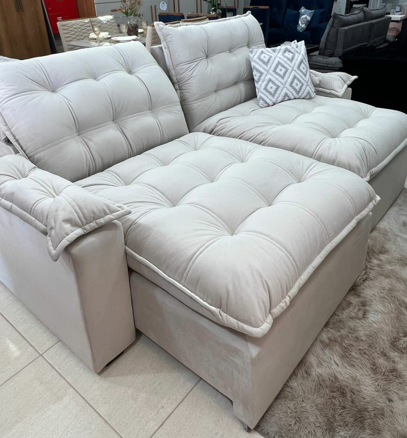 Sofá Retrátil e Reclinável Alaska 2,40 m Bege – MONTANO ESTOFADOS - Imagem 2