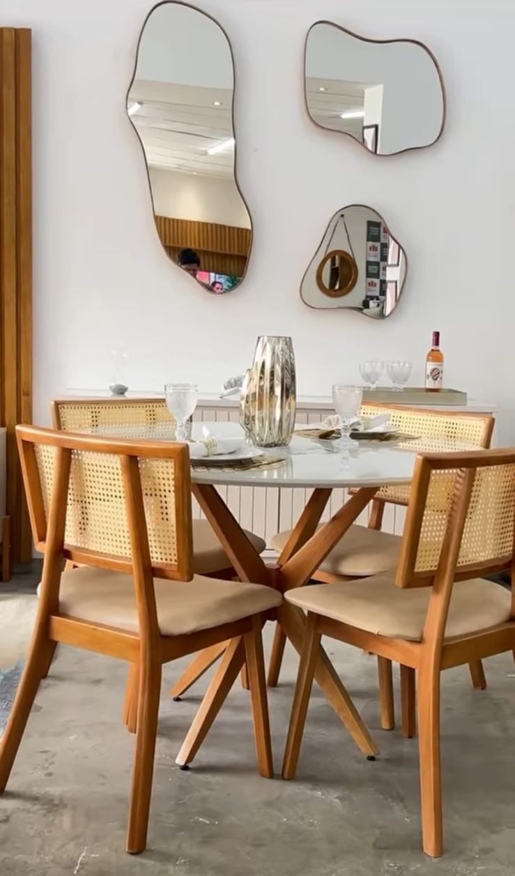 Mesa Simpatia 108x108 C/ 4 cadeiras Livia Madeira Maciça